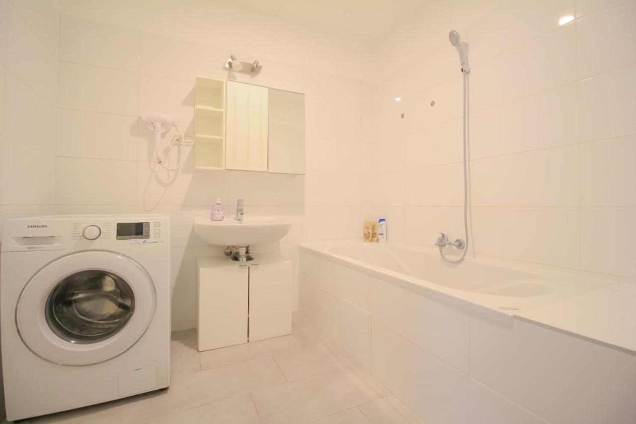 Private Triple Bedroom In Shared Apartment Dw171-4 Вена Экстерьер фото